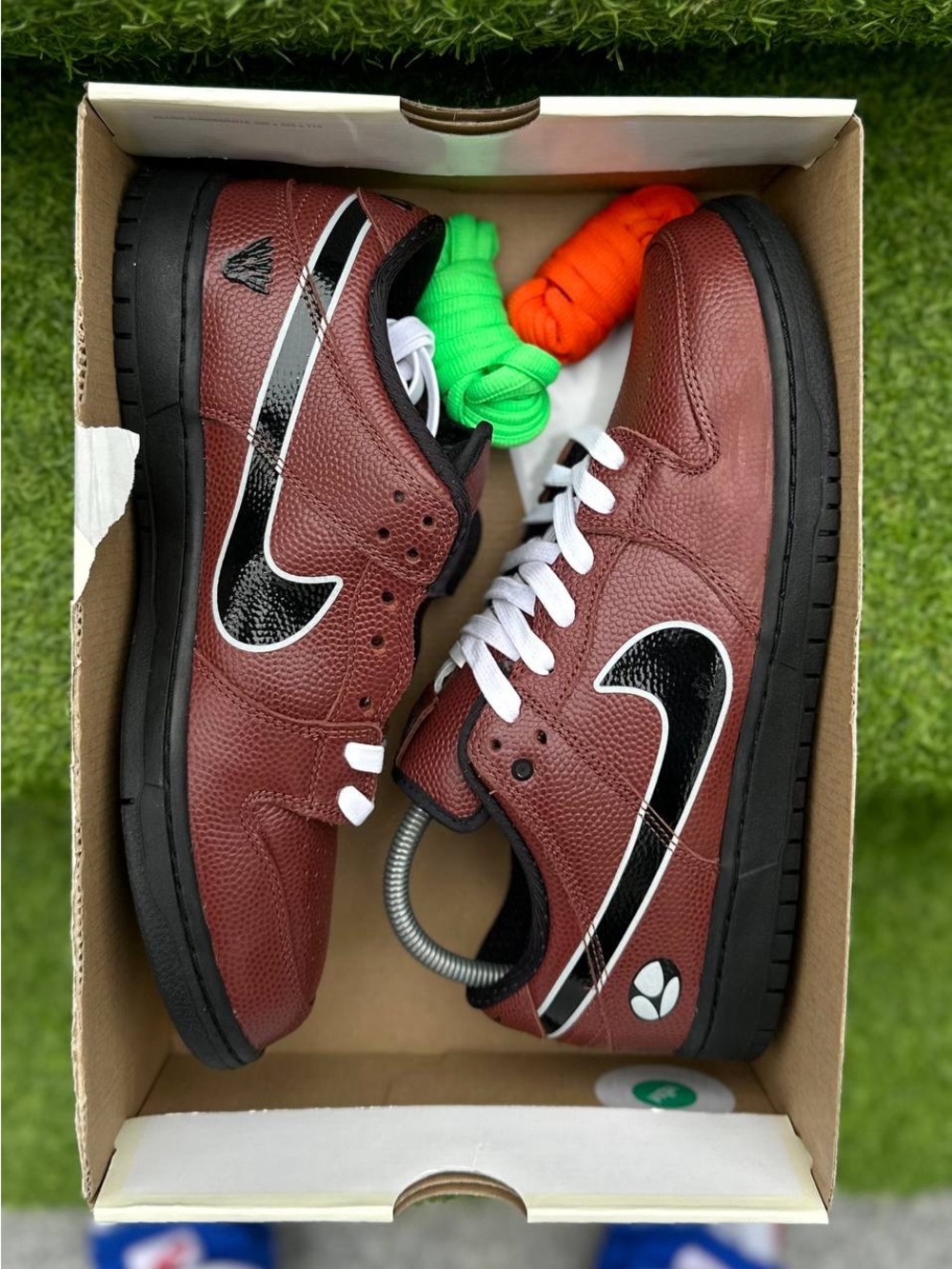 Nike SB Dunk Low Men’s Shoes
Limosine Skateboards
HJ4131-200